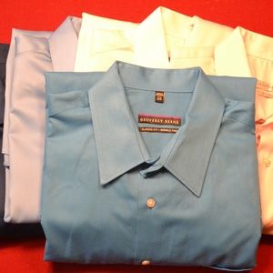 Lot of five Geoffrey Beene dress shirts.